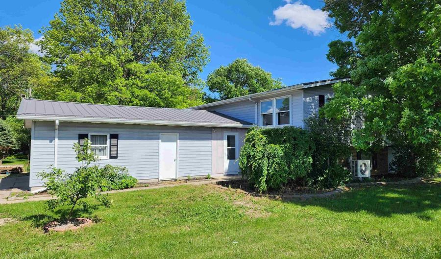524 W Buckeye St, Berne, IN 46711 - 4 Beds, 2 Bath