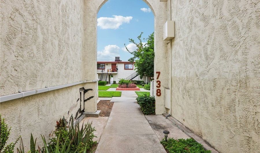 738 Chapel Ave S 15, Alhambra, CA 91801 - 0 Beds, 1 Bath