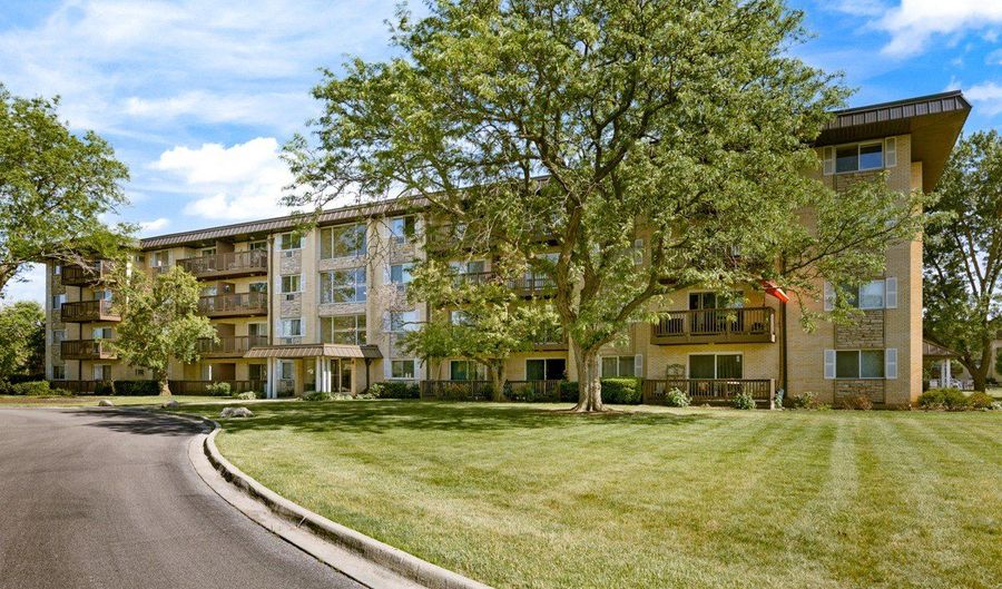 2214 S Goebbert Rd 178, Arlington Heights, IL 60005 - 2 Beds, 2 Bath