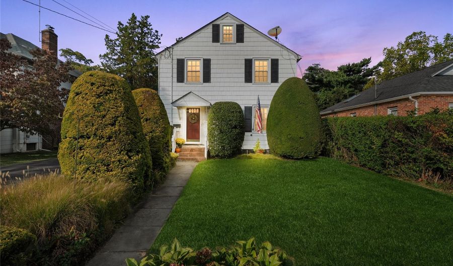 91 Ireland Pl, Amityville, NY 11701 - 3 Beds, 2 Bath
