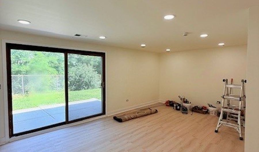 833 W Heritage Dr 2, Addison, IL 60101 - 1 Beds, 1 Bath