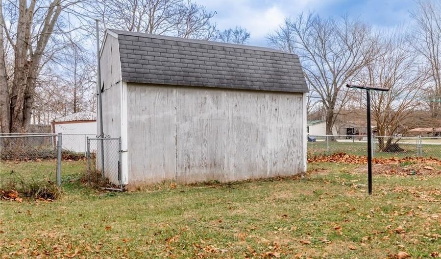 320 New York St, Austin, IN 47102 - 3 Beds, 2 Bath