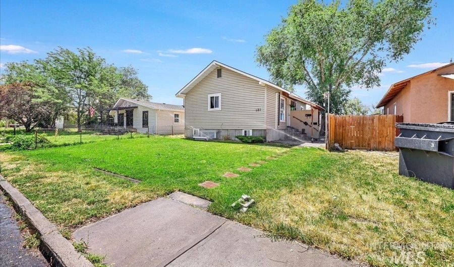 121 7th Ave S A & B, Buhl, ID 83316 - 4 Beds, 2 Bath