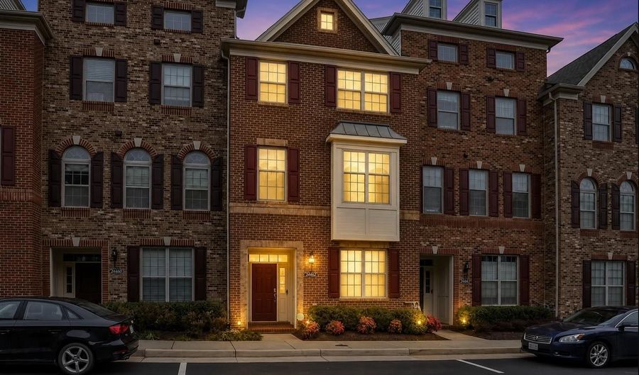 22462 CAMBRIDGEPORT Sq, Ashburn, VA 20148 - 4 Beds, 4 Bath