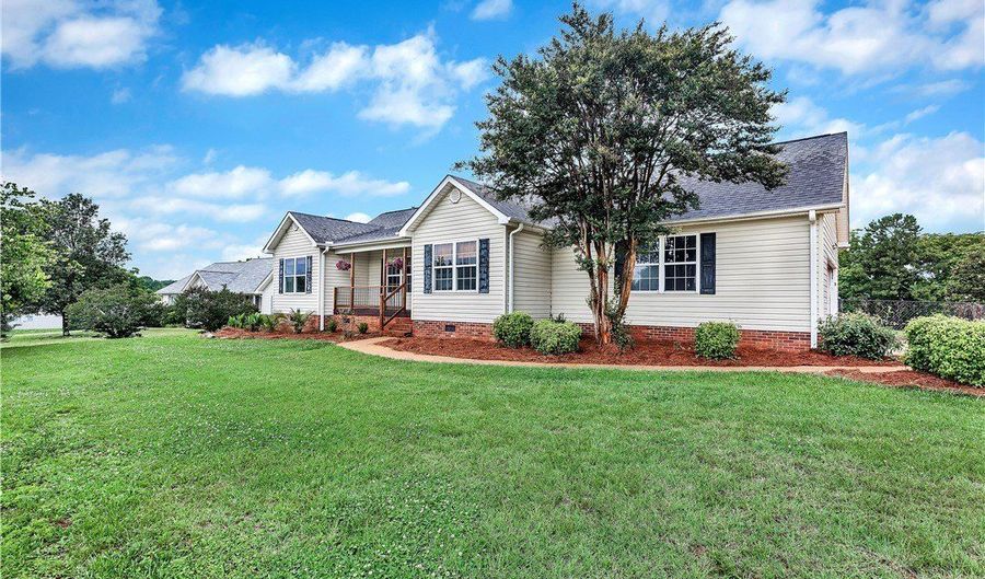 116 McClain Lake Dr, Anderson, SC 29625 - 3 Beds, 2 Bath
