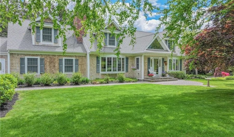 10 Bartlett Rd, Middletown, RI 02842 - 4 Beds, 3 Bath