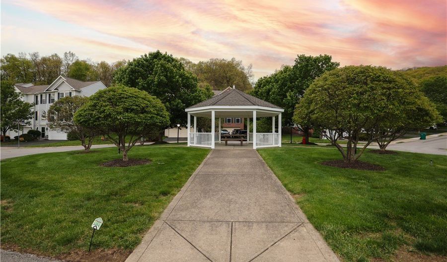 675 Village Green Blvd E, Adams Twp., PA 16046 - 3 Beds, 3 Bath