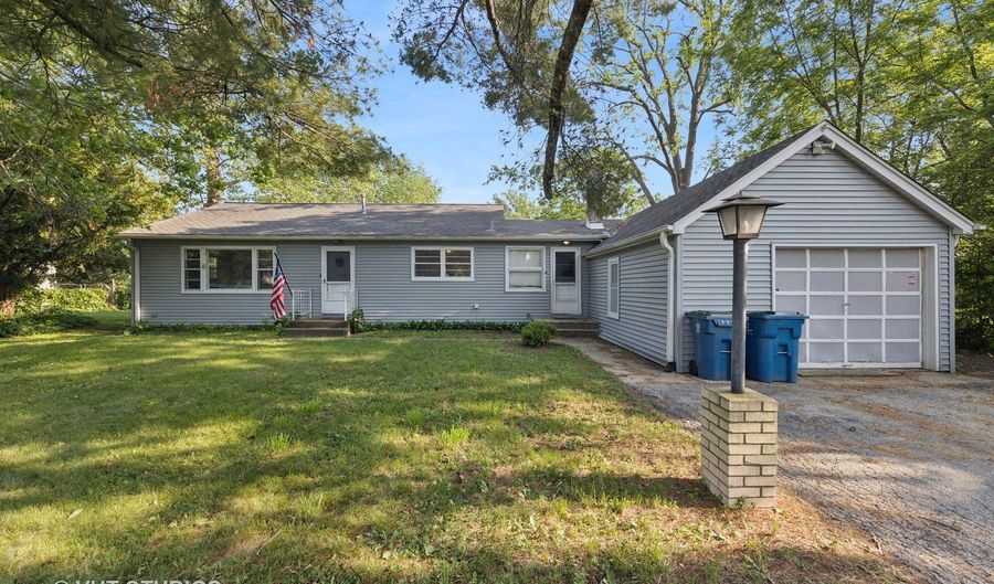 901 E Krage Dr, Addison, IL 60101 - 3 Beds, 2 Bath