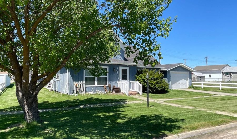107 S State St, Bassett, NE 68714 - 5 Beds, 2 Bath