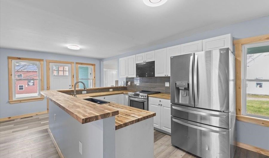 186 N Main St, Bakersfield, VT 05441 - 3 Beds, 1 Bath