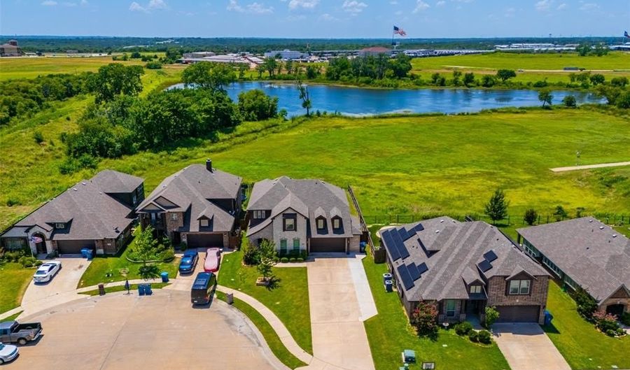 105 Cimmaron Ct, Alvarado, TX 76009 - 5 Beds, 4 Bath