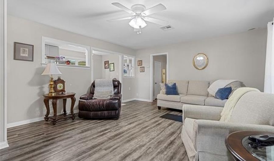 811 P NW, Ardmore, OK 73401 - 3 Beds, 2 Bath