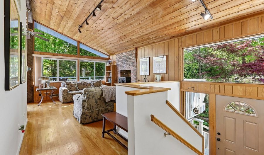4 Alan Rd, Danbury, CT 06810 - 4 Beds, 2 Bath