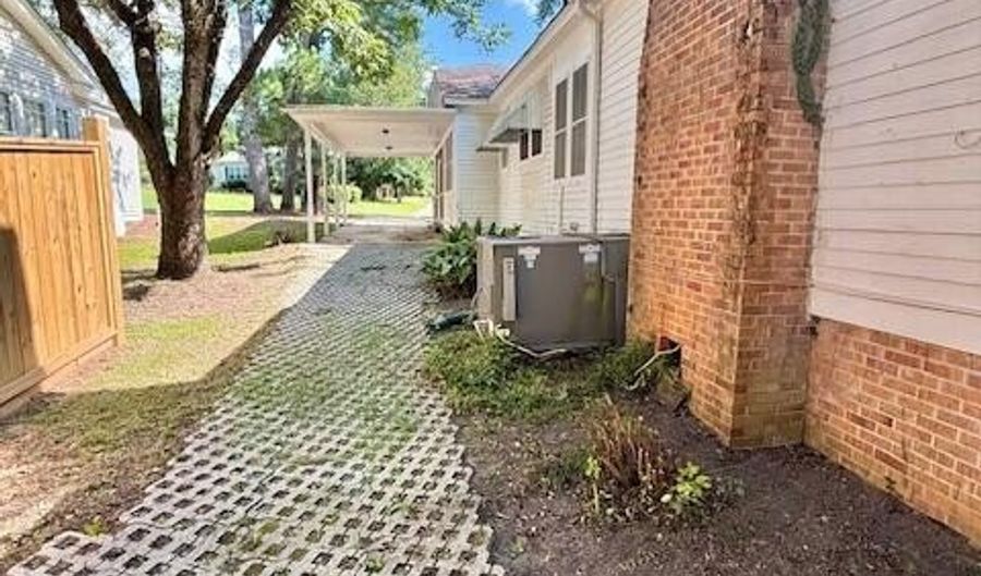 730 W Chippewa St, Brookhaven, MS 39601 - 3 Beds, 2 Bath