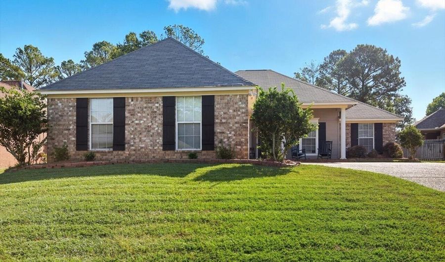 402 Bedford Pl, Brandon, MS 39047 - 3 Beds, 2 Bath