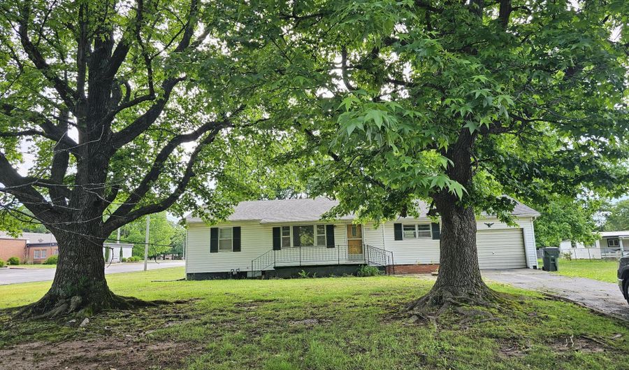 1115 S Carnation Dr, Aurora, MO 65605 - 2 Beds, 1 Bath