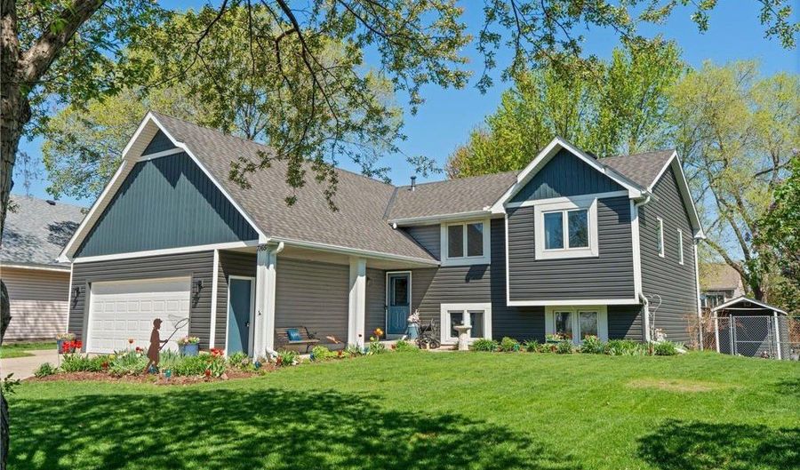 7165 Upper 157th St W, Apple Valley, MN 55124 - 5 Beds, 3 Bath