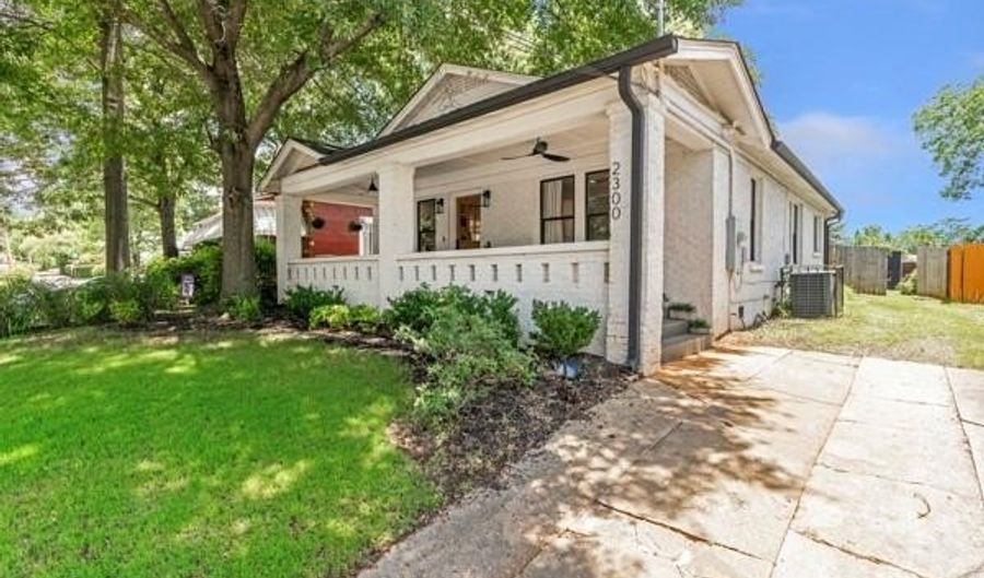 2300 Newnan St, Atlanta, GA 30344 - 3 Beds, 3 Bath