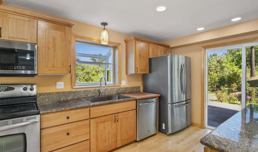 9275 SE TERRACE VIEW Ct, Amity, OR 97101 - 3 Beds, 2 Bath