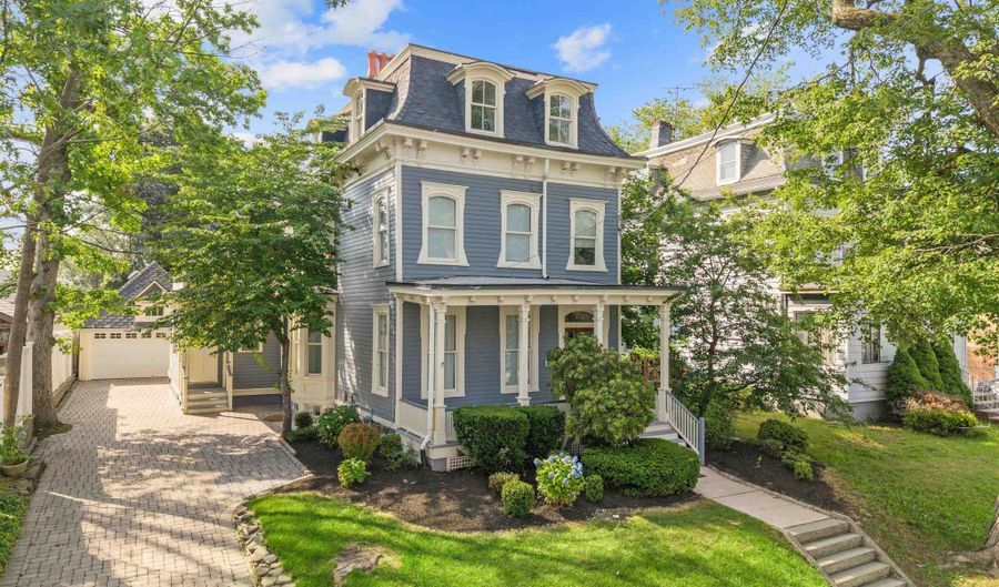 829 AVENUE C, Bayonne, NJ 07002 - 5 Beds, 5 Bath