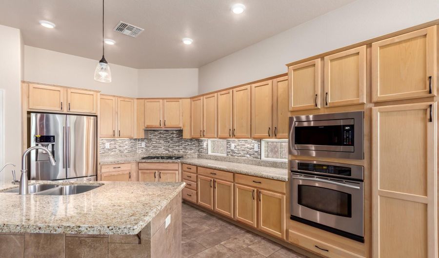 40816 N HARBOUR TOWN Way, Anthem, AZ 85086 - 3 Beds, 3 Bath