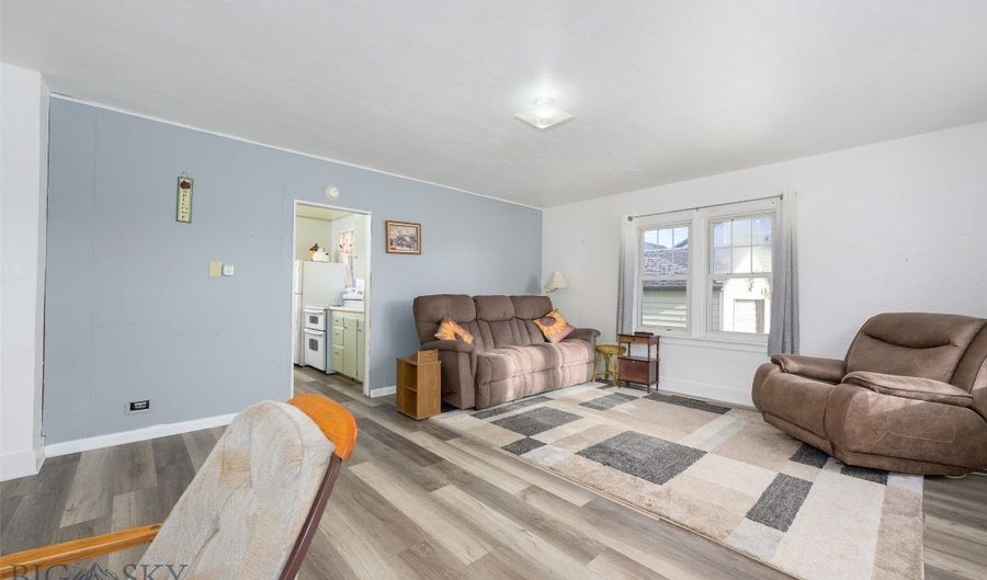 312 Oak St, Anaconda, MT 59711 - 1 Beds, 1 Bath