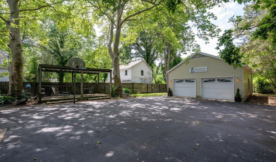 406 W MARKET St, Georgetown, DE 19947 - 4 Beds, 1 Bath