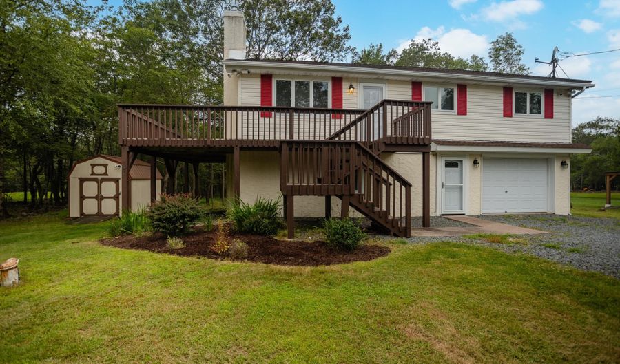 2205 Marquette Dr, Blakeslee, PA 18610 - 3 Beds, 2 Bath