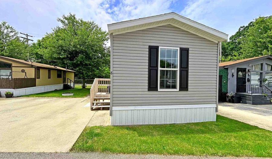 7055 Quarry Rd 8, Amherst, OH 44001 - 2 Beds, 1 Bath
