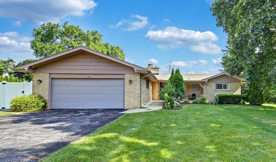 116 E Brittany Dr, Arlington Heights, IL 60004 - 4 Beds, 2 Bath