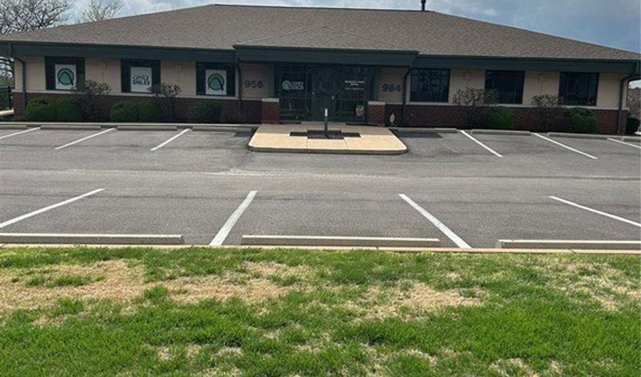 960 Kehr's Mill Rd, Ballwin, MO 63011 - 0 Beds, 0 Bath