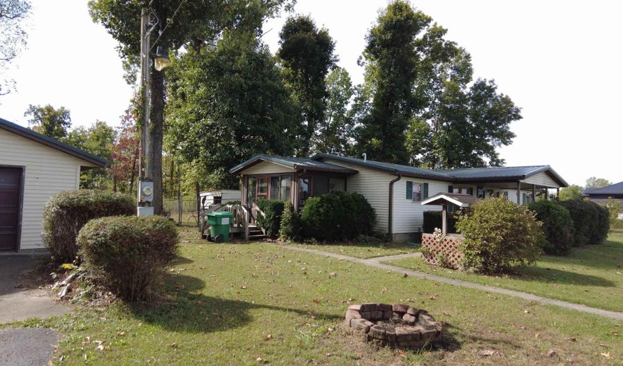 10056 E State Road 54 Hwy, Bloomfield, IN 47424 - 3 Beds, 2 Bath