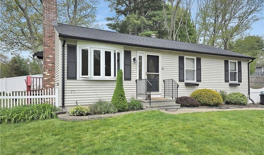 10 Chapel St, Burrillville, RI 02830 - 3 Beds, 1 Bath