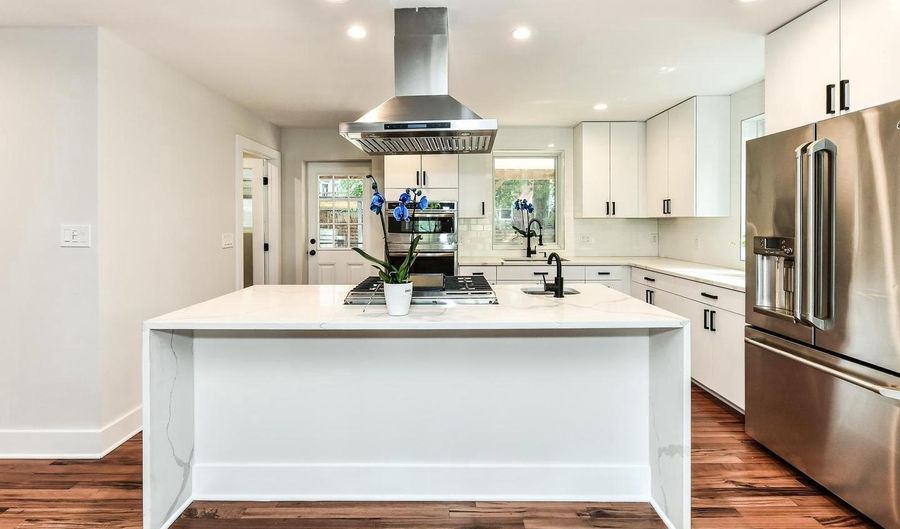 5311 ROOSEVELT St, Bethesda, MD 20814 - 4 Beds, 4 Bath