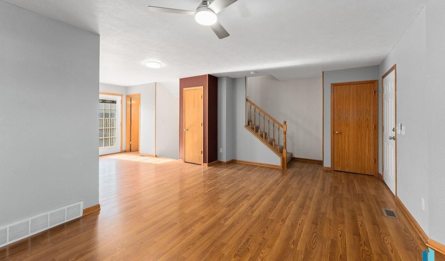 1812 S Mulberry Ave C, Brandon, SD 57005 - 3 Beds, 3 Bath