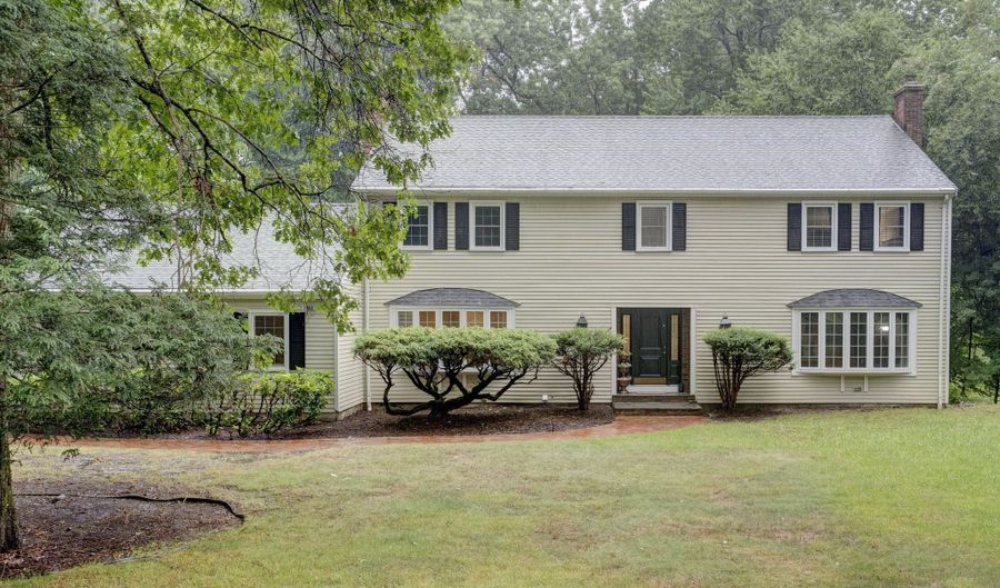 49 Beverly Dr, Avon, CT 06001 - 4 Beds, 4 Bath