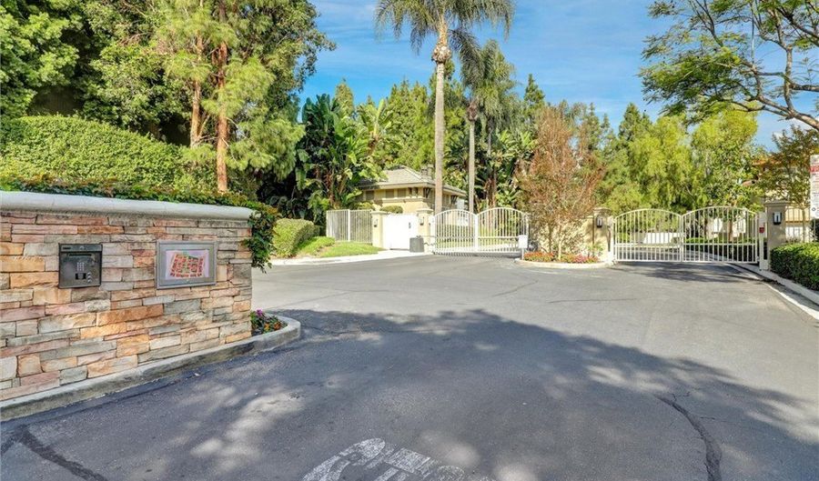 9 Mosaic, Aliso Viejo, CA 92656 - 2 Beds, 3 Bath