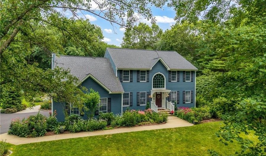 91 Woodridge Dr, North Kingstown, RI 02874 - 4 Beds, 3 Bath