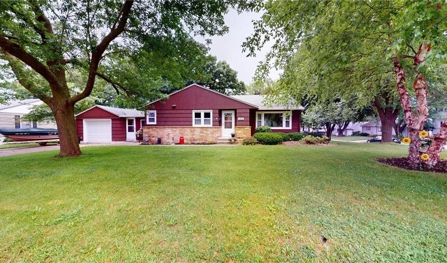 1402 W Clark St, Albert Lea, MN 56007 - 3 Beds, 2 Bath
