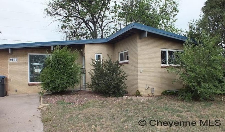 808 WINDMILL Rd, Cheyenne, WY 82001 - 5 Beds, 2 Bath