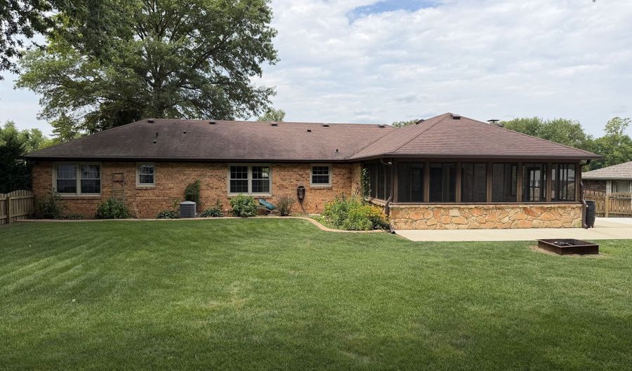 4710 Summer Dr, Anderson, IN 46012 - 3 Beds, 2 Bath