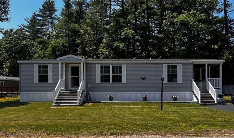 7 Deer Hill Ave, Standish, ME 04084 - 3 Beds, 2 Bath
