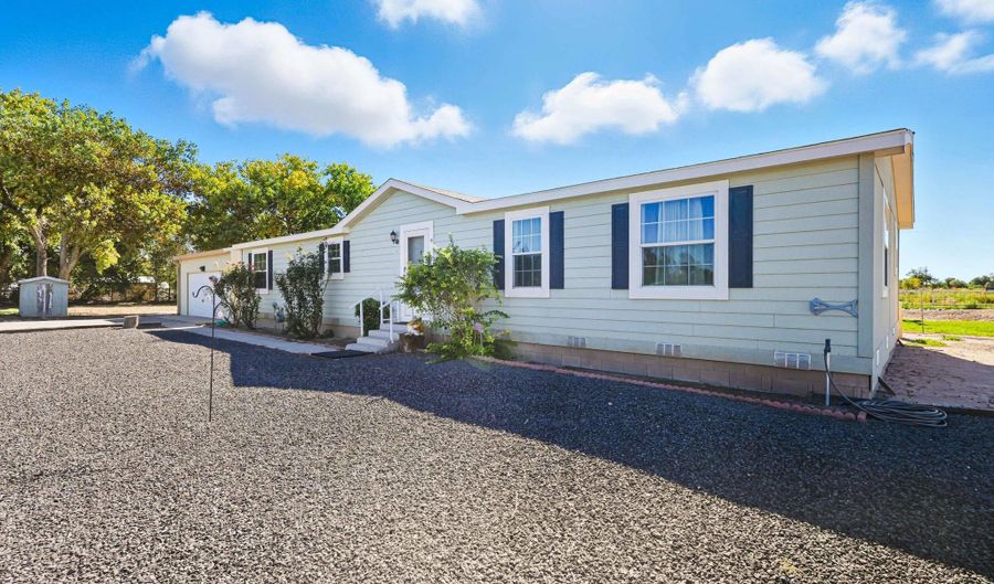 8 James Sanchez Ln, Belen, NM 87002 - 3 Beds, 2 Bath