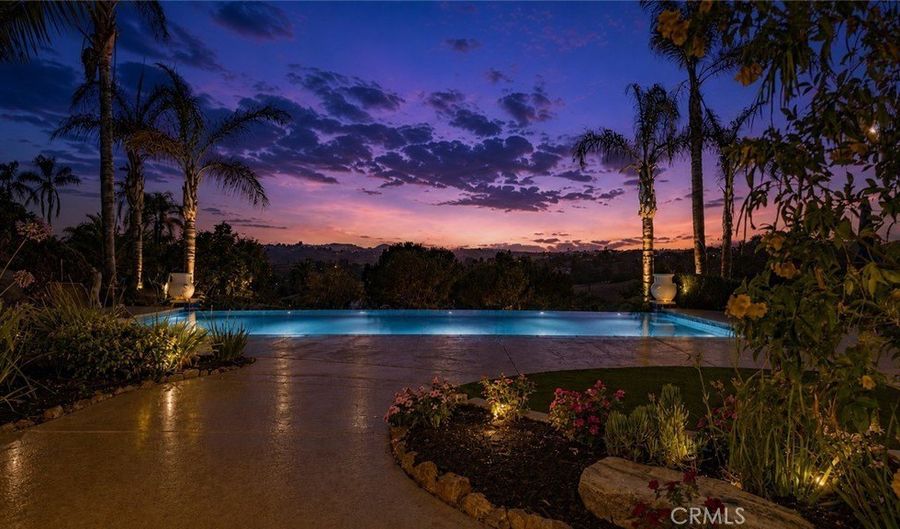 3807 Wendi Ct, Fallbrook, CA 92028 - 7 Beds, 6 Bath