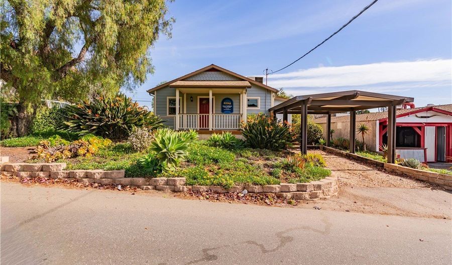 140 W Hawthorne St, Fallbrook, CA 92028 - 2 Beds, 1 Bath