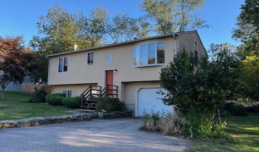 52 Montauk Rd, Narragansett, RI 02882 - 3 Beds, 2 Bath
