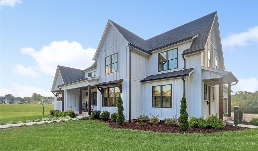 3703 H E Johnson Rd, Alvaton, KY 42122 - 4 Beds, 4 Bath