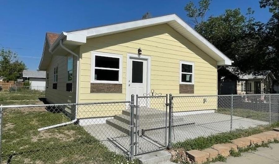 1126 N Lincoln St, Casper, WY 82601 - 2 Beds, 1 Bath