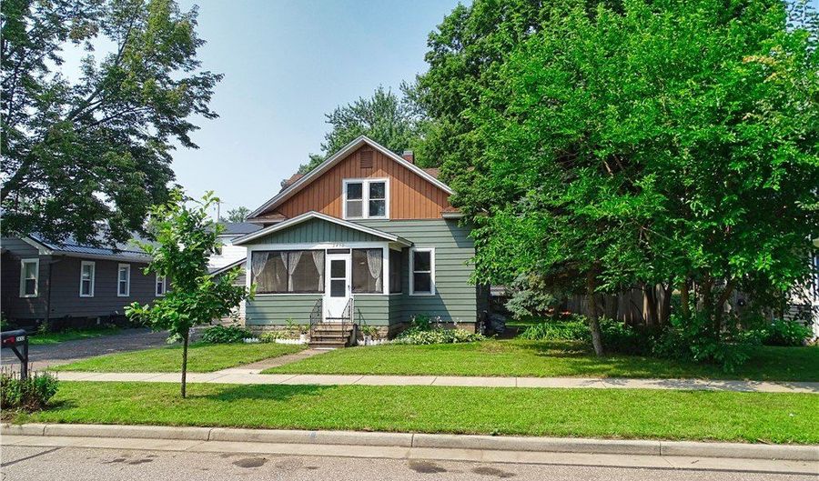 2412 5th St, Eau Claire, WI 54703 - 3 Beds, 2 Bath
