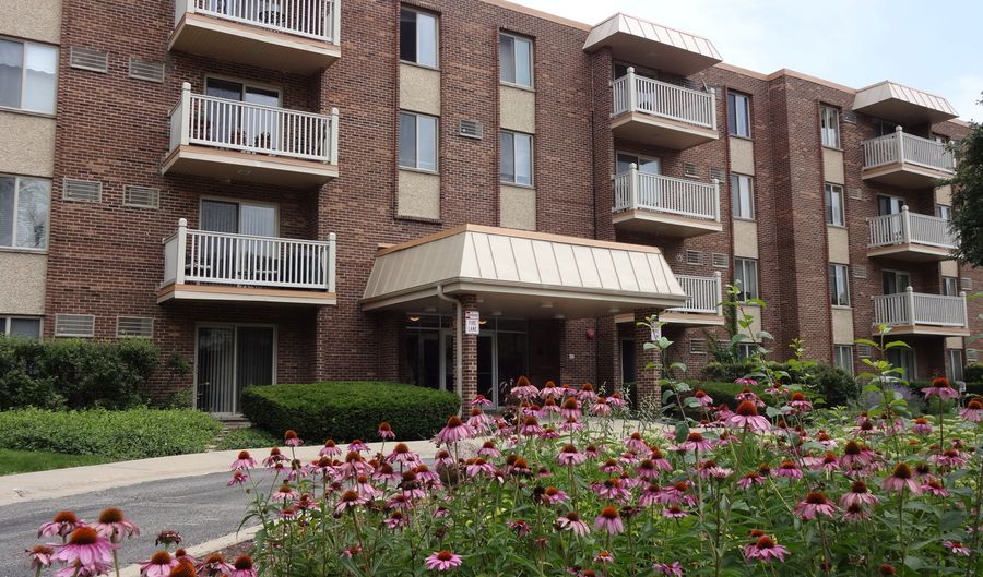 2423 N Kennicott Dr 1G, Arlington Heights, IL 60004 - 2 Beds, 2 Bath